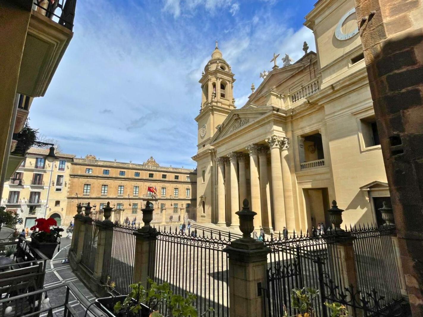 Top Apartment Frente A La Catedral Pamplona Exterior photo